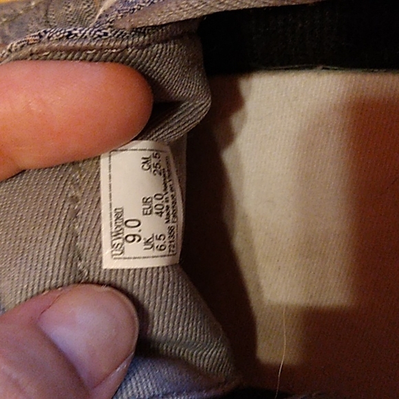 Vans - Picture 4 of 5